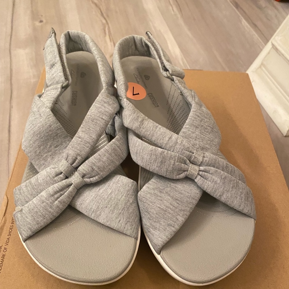 Cushion soft sandals